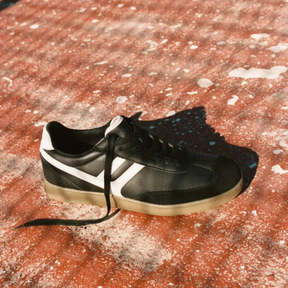 Pull & Bear Black Contrast Retro Trainers for Stylish Comfort